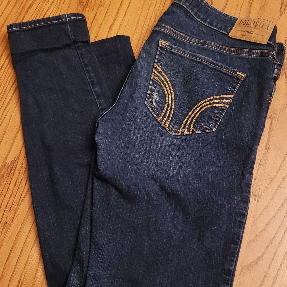 HOLLISTER JEANS SIZE 3 (26) GREAT CONDITION